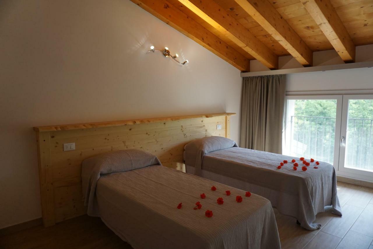 Agriturismo Fattoria Monte Baldo Vista Lago كابرينو فيرونيسي المظهر الخارجي الصورة